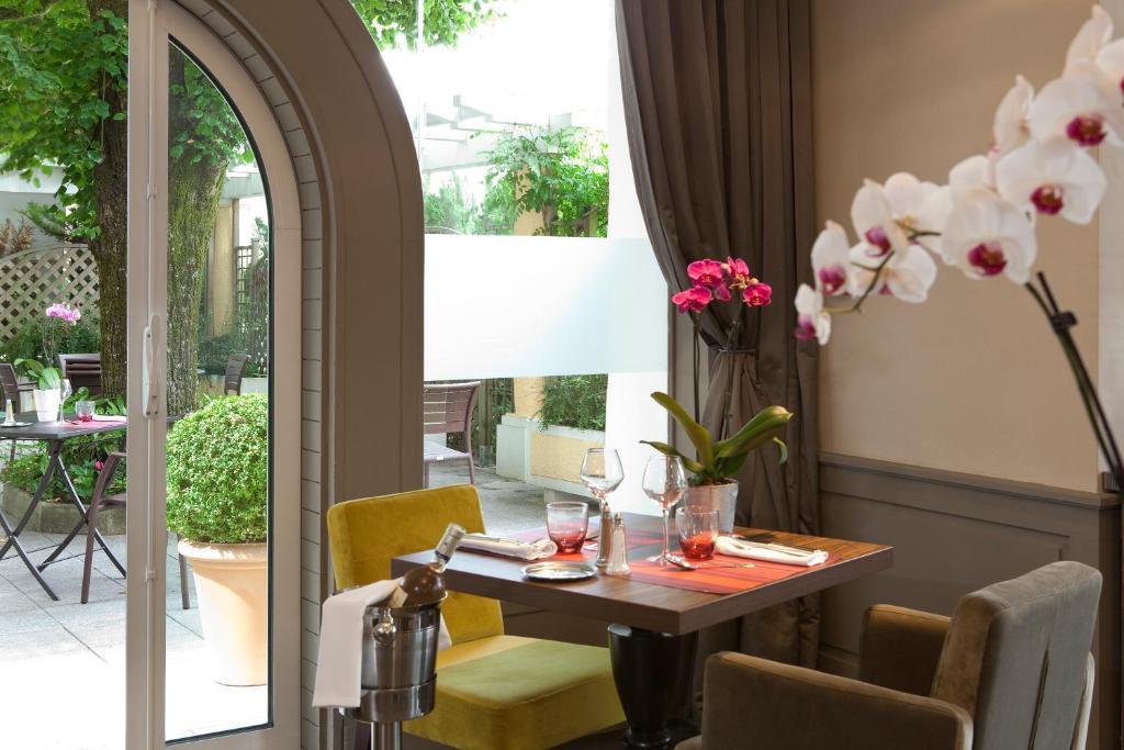 Logis Auberge Saint Simond อิกซ์เลส์แบ็งส์ ภายนอก รูปภาพ